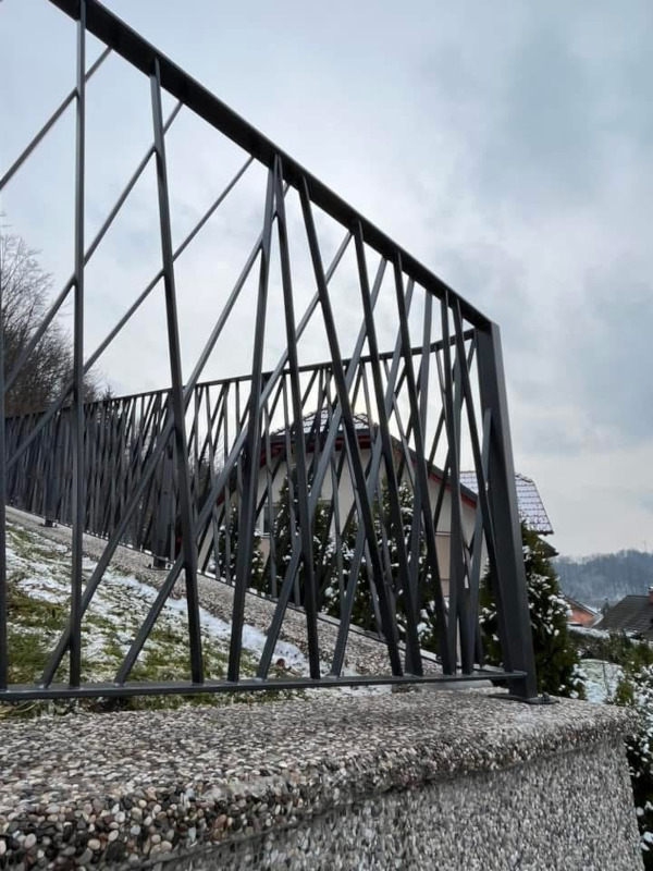 Dvoriščna ograja 24