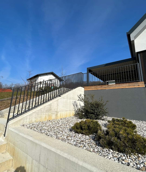 Dvoriščna ograja 27