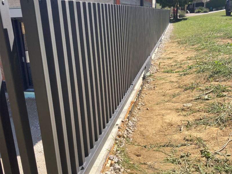 Dvoriščna ograja 1