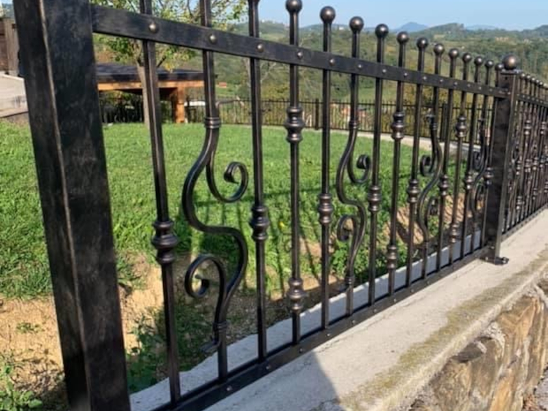 Dvoriščna ograja 4