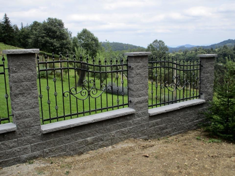 Dvoriščna ograja 7