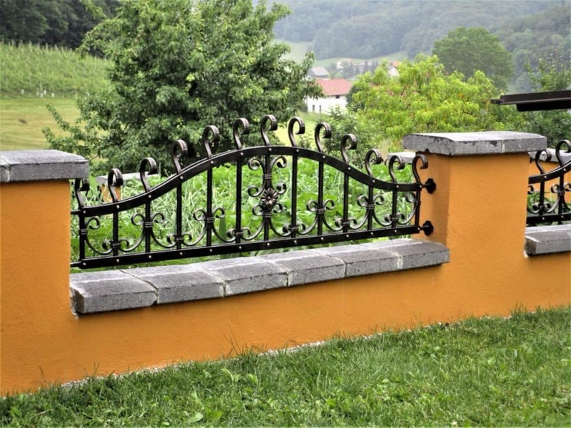 Dvoriščna ograja 8