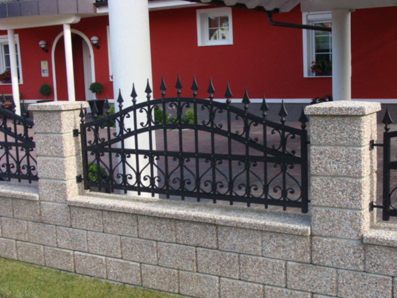 Dvoriščna ograja 21