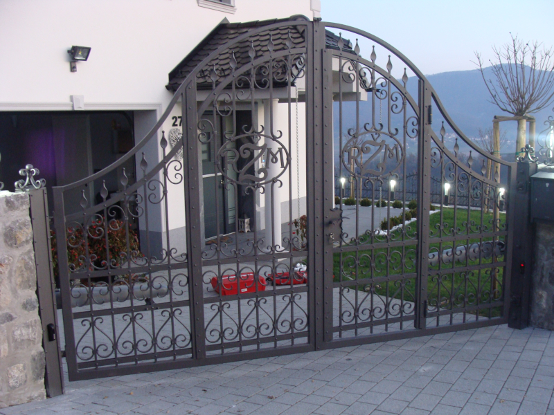 Kovinska vrata 19